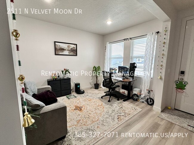 Building Photo - 2511 N Velvet Moon Dr
