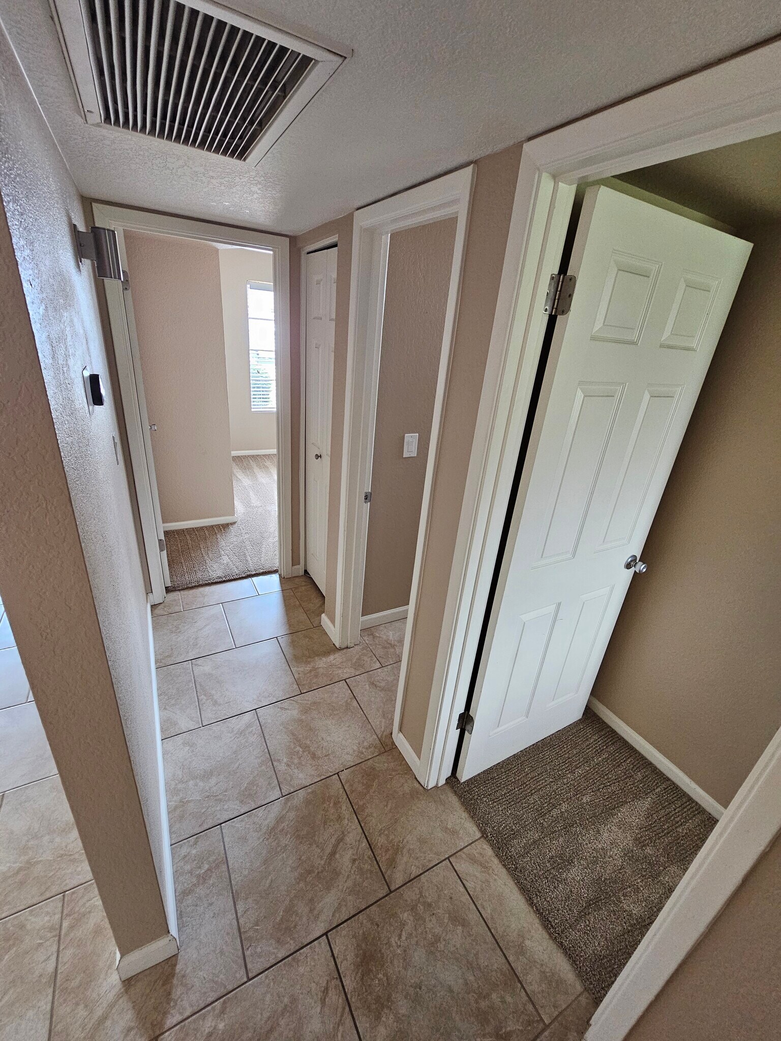 Building Photo - 4945 E Fox St