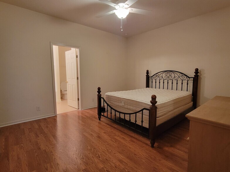 Master (bed/dresser not included) - 221 Victoria Commons Blvd
