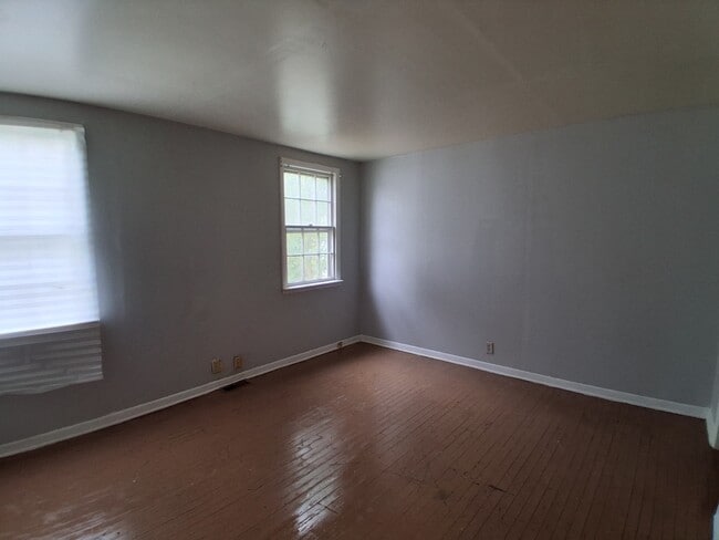 Building Photo - 305 N Logan Ave