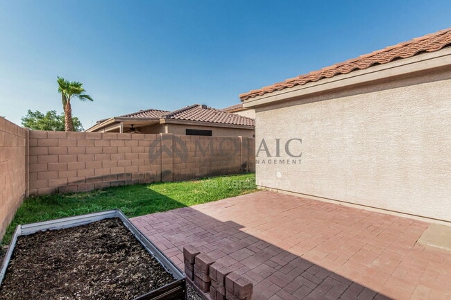 Building Photo - 1543 S Danielson Way