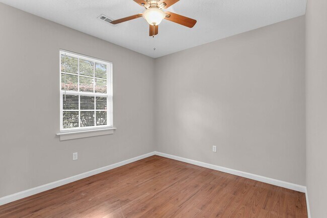 Building Photo - 3 Bedroom 2 Bathrooms in Piercfield Forest - Richmond Hill