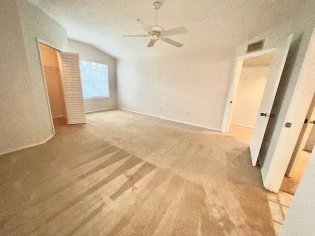 Building Photo - Move in NOW- Spacious 2 bedroom 1 bath condo on 3rd floor in gated community! Water included with...