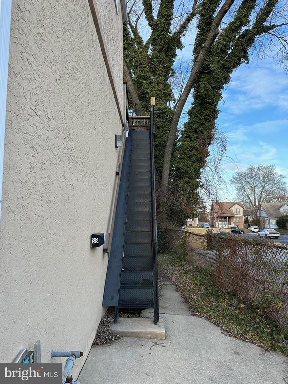 Building Photo - 31 Logan Ave