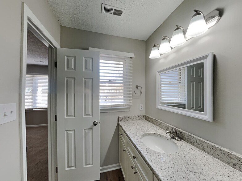 Building Photo - 3617 Abercromby Dr