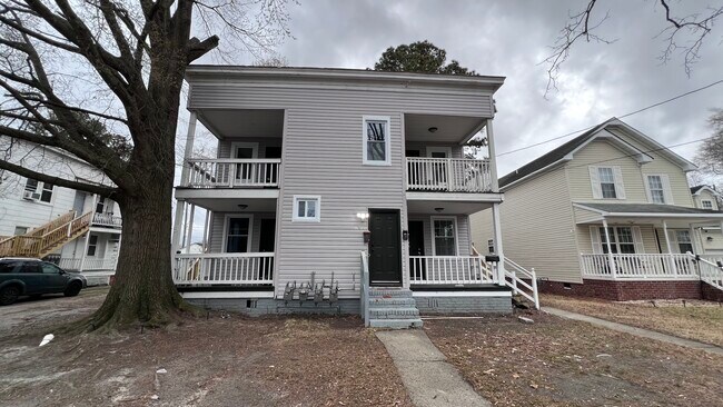 Building Photo - 1707 Holladay St