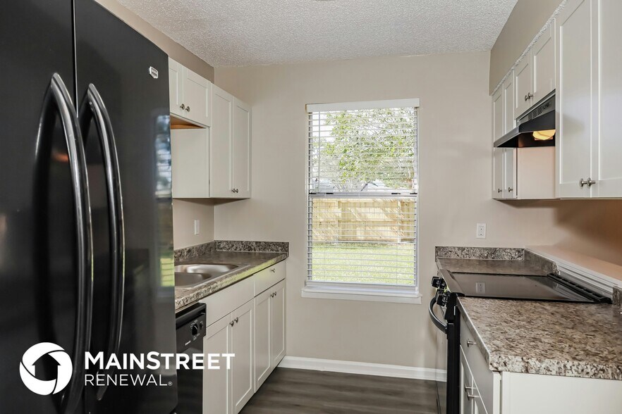 Building Photo - 8144 Colonnade Ct W