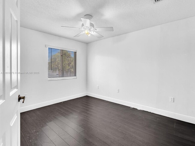 Building Photo - 2727 Treasure Cove Cir