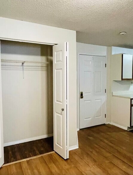 Building Photo - 1712 Blackstone Dr