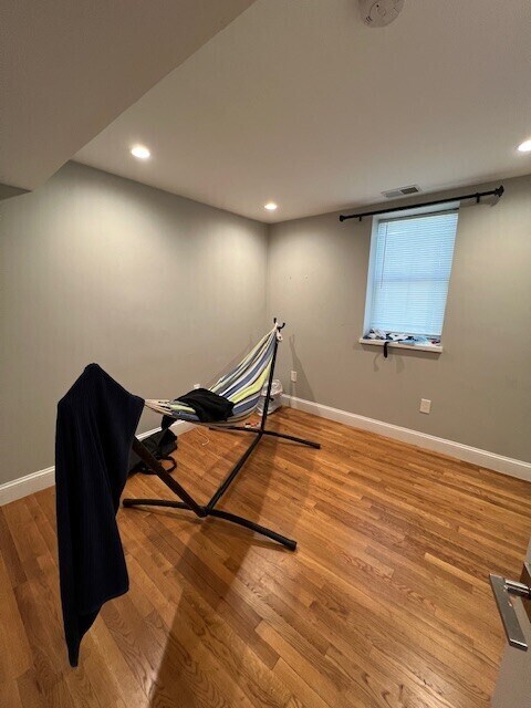 Building Photo - 37 Iroquois St