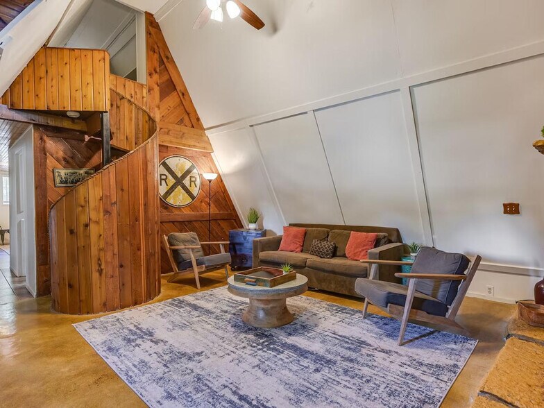 Primary Photo - 1930 N Wheat Rd