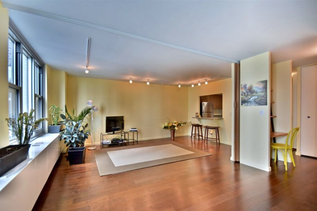 Building Photo - 400 E Randolph St