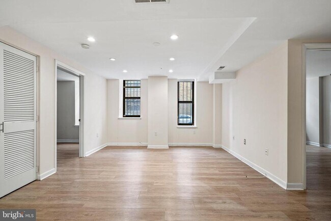 Building Photo - 2633 Adams Mill Rd NW