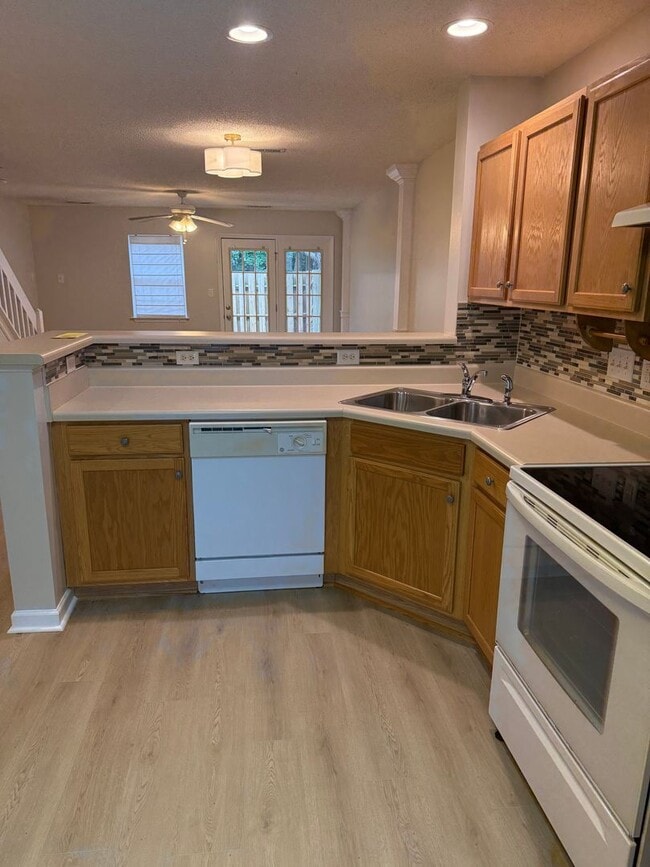 Building Photo - Rachels Keep Townhome