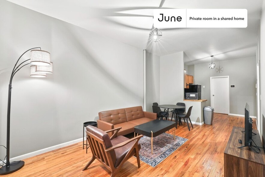 Building Photo - Room in Shared 4 bed/2 bath home in Williamsburg