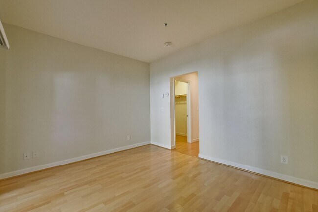Building Photo - Downtown Mountain View l Stylish Home