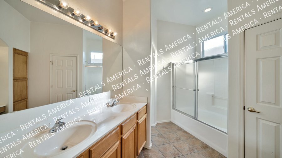 Building Photo - 76 N Desert Stream Dr