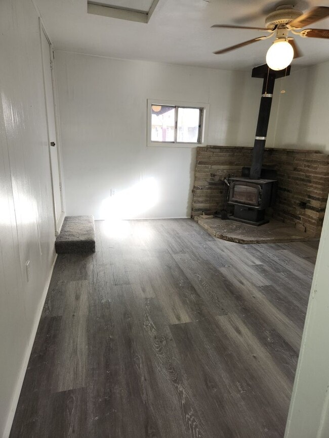 Building Photo - 3-bedroom 1 bath single family dwelling