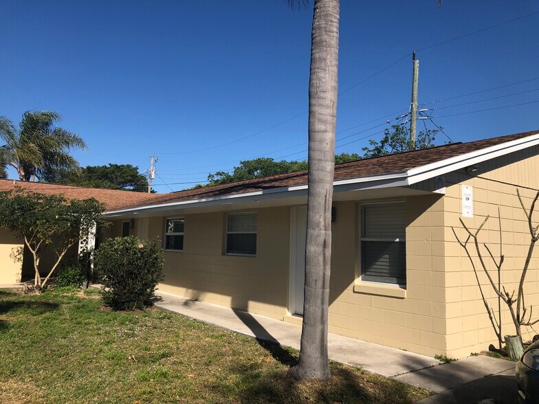 Building Photo - 7105 Poinsetta Ave