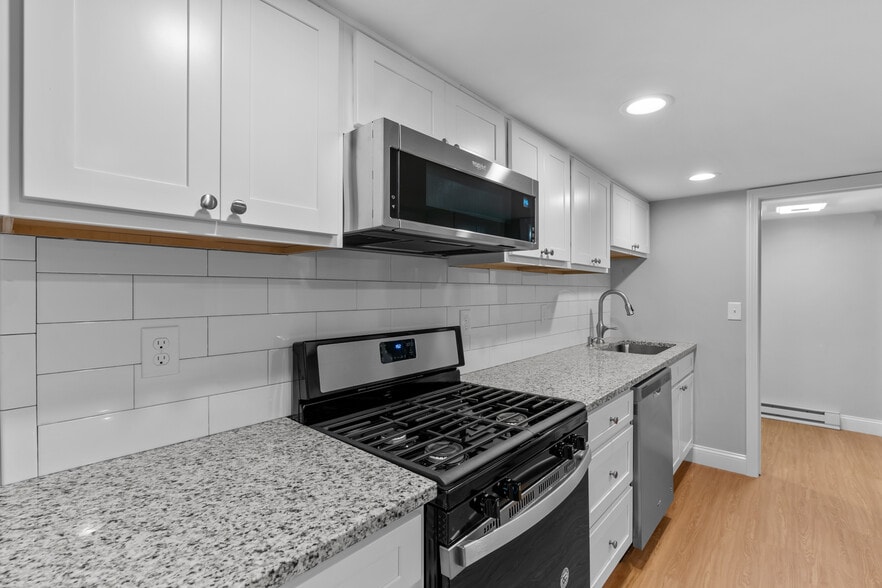 Building Photo - 376 Arnolds Neck Dr