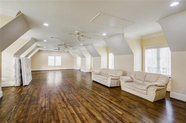 Building Photo - 35 Mt Paran Rd NW