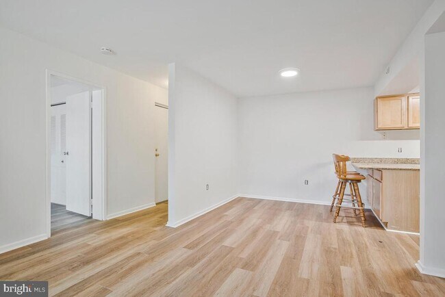 Building Photo - 2574 Riva Rd
