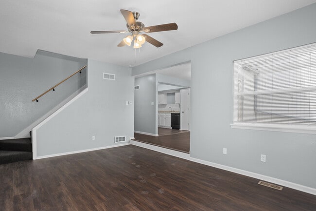 Building Photo - 642 NW Valleybrook Rd