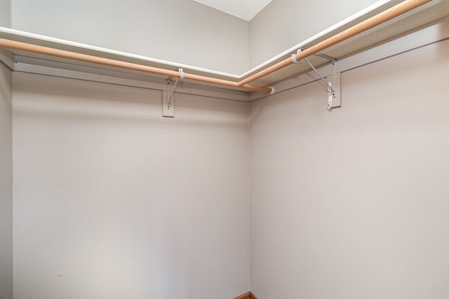 Building Photo - 2 Bed | 1 Bath Updated One Level Home
