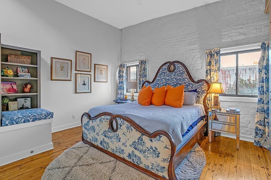 Building Photo - 121 S Main St