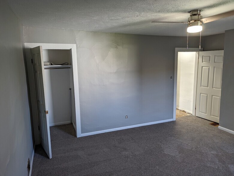 Building Photo - 3211 Parkview Ave