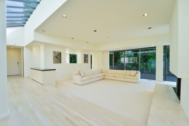 Building Photo - Private, Architect-Designed La Jolla Gem w/ Ocean View! MUST SEE!!!