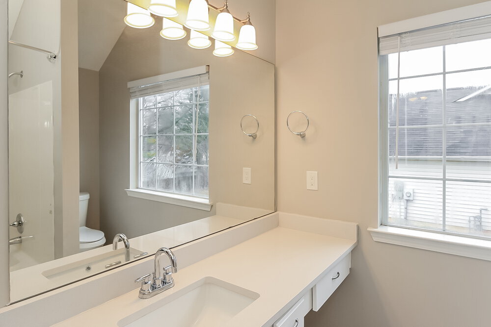 Building Photo - 691 River Valley Dr