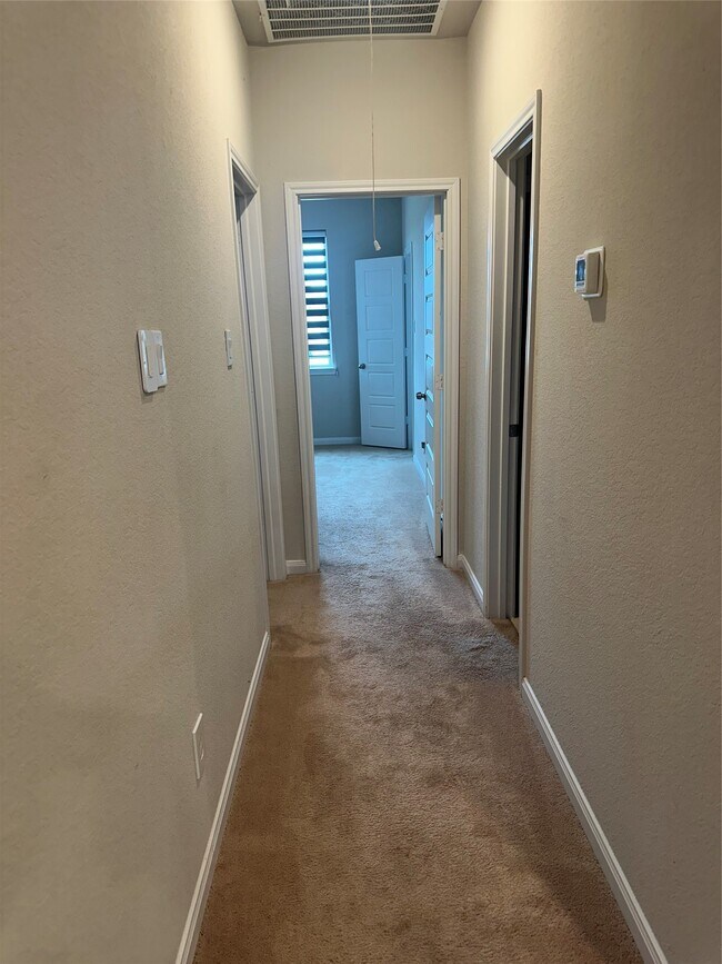 Building Photo - 1617 Darwin Cedar Dr