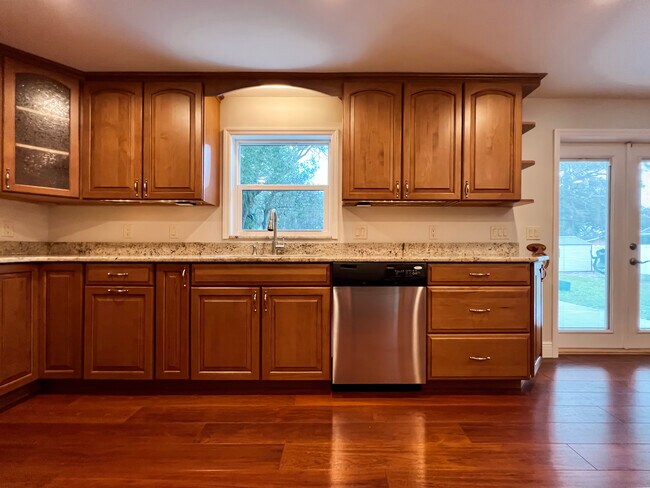 Building Photo - 1858 Oak Park Dr S