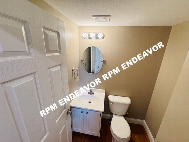 Building Photo - Beautiful 3BR/2.5BA Rental with Garage, Fe...