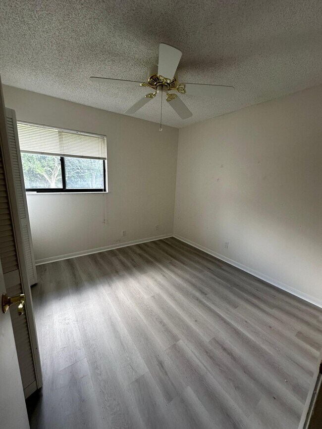 Building Photo - 7630 Lago Del Mar Dr