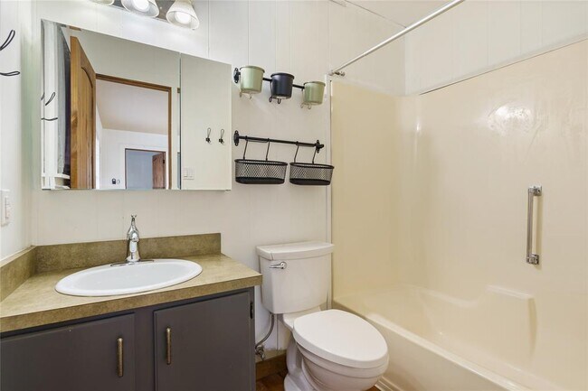 Building Photo - 2351 Skyline Dr