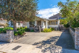 Building Photo - 227 18th St