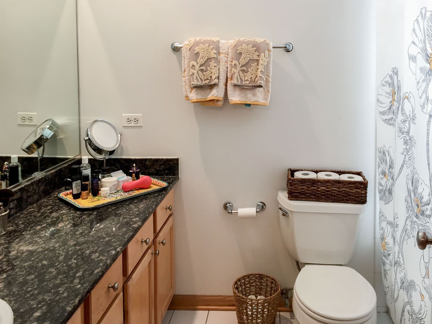 Building Photo - 1321 W Belmont Ave