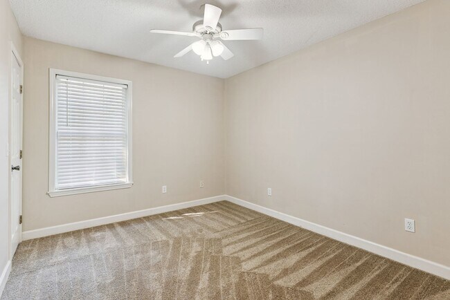 Building Photo - 4BR/2BA on Harrietts Bluff Available Now