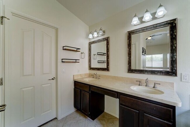 Building Photo - READY TO VIEW NOW! Stunning 3 Bed 2 Bath H...