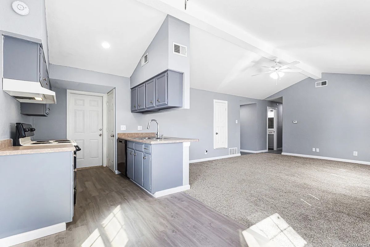 Building Photo - 5122 Binz Engleman Rd