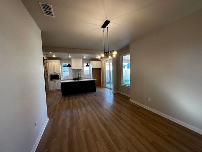 Building Photo - Stunning 3 bedroom Wolfforth - Pre lease f...
