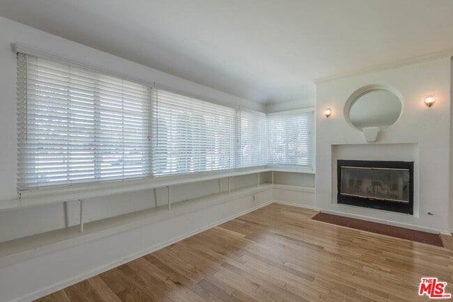 Building Photo - 5112 Auckland Ave