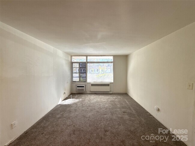 Building Photo - 2126 E 7th St