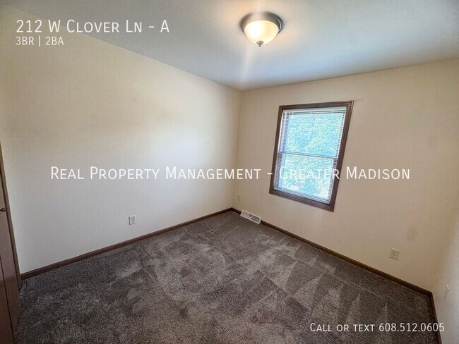 Building Photo - 212 W Clover Ln