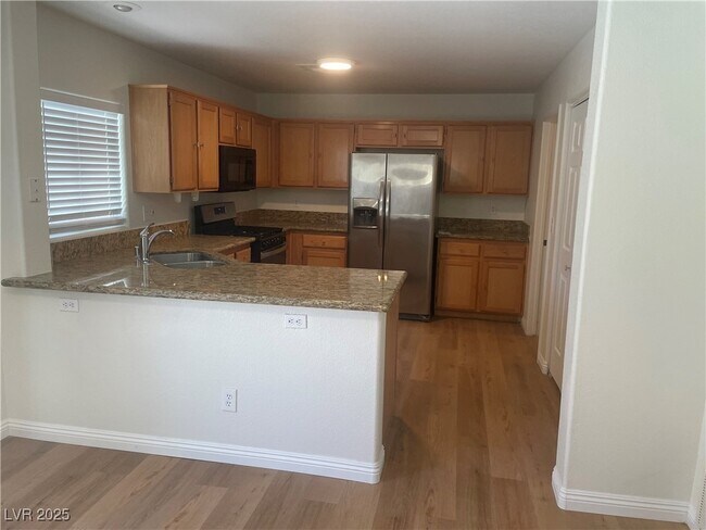 Building Photo - 9680 Redstar St