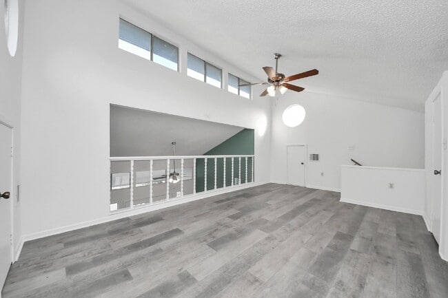 Building Photo - Waterfront Rental