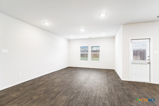 Building Photo - 840 Nodding Nixie