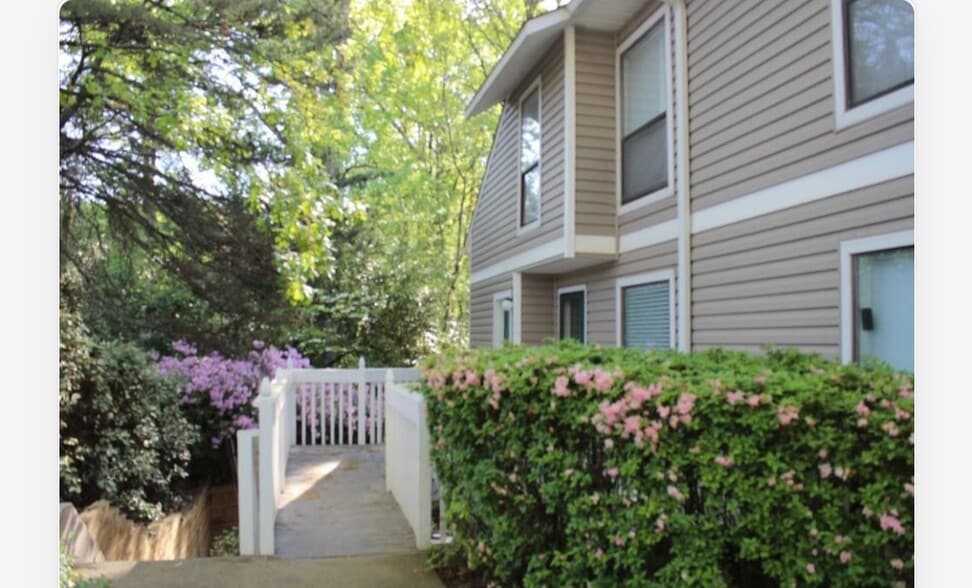 Building Photo - 1403 Wynnes Ridge Cir SE